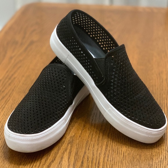 Steve Madden Shoes - Picture 1 of 3